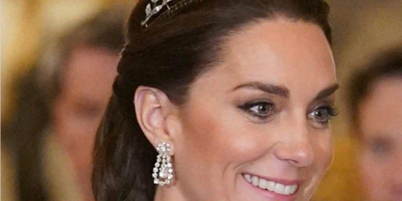Kate Middleton rayonne avec une tiare disparue depuis un siècle : ce banquet étincelant avec William