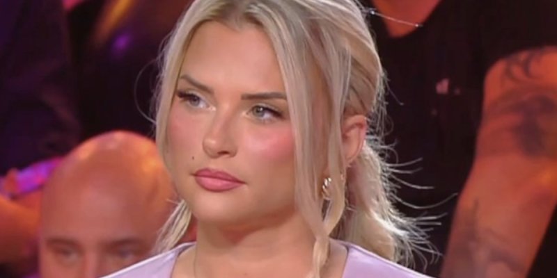 Kelly Vedovelli discrète pour les 50 ans de Cyril Hanouna