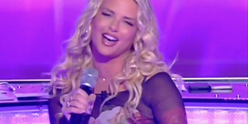 Kelly Vedovelli, en guerre contre Cyril Hanouna, la raison de son absence de TPMP 