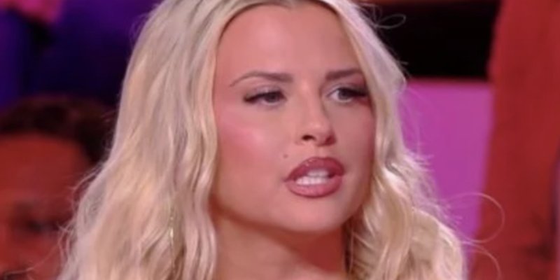 Kelly Vedovelli lâche une bombe sur TPMP : une romance secrète révélée