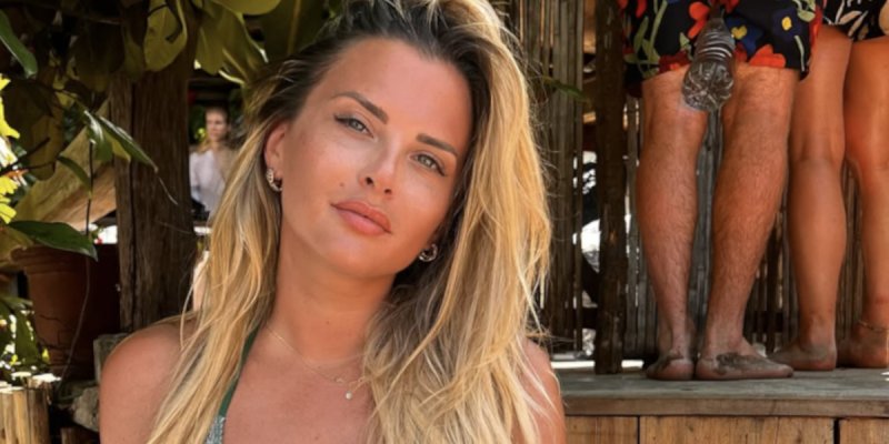 Kelly Vedovelli, vacances en Thaïlande, Invité très spécial