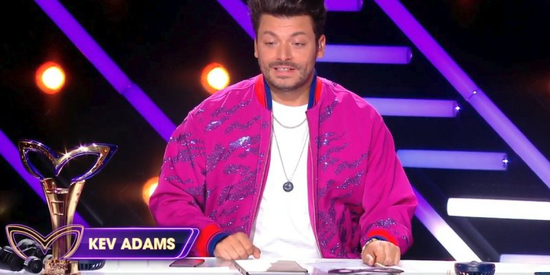Kev Adams ivre dans Mask Singer, Camille Combal mal à l'aise