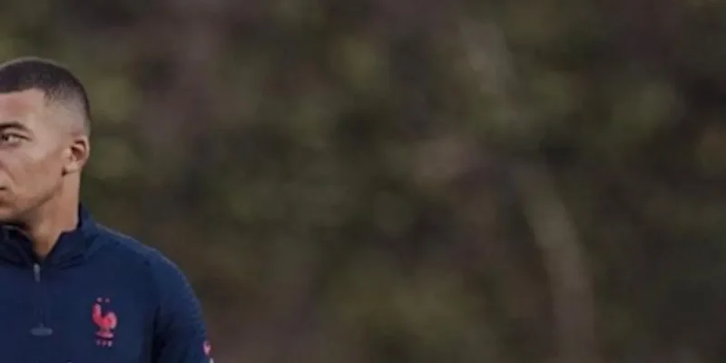 Kylian Mbappé « brisé » à Monaco, consolé par David Hallyday, son beau-père (photo)