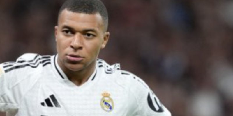Kylian Mbappé, célibataire : que reste-t-il de son histoire avec Emma Smet ?