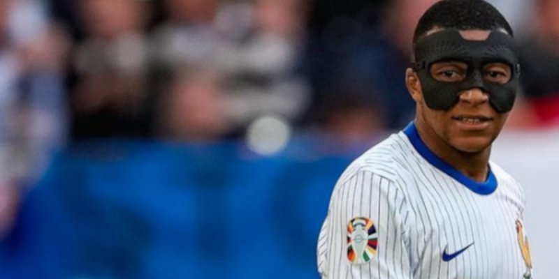 Kylian Mbappé discret avec sa Hublot Big Bang diamants, le prix révélé