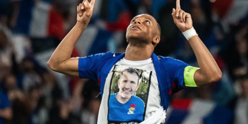 Kylian Mbappé : Hommage à son oncle mort de cancer après la victoire des Bleus
