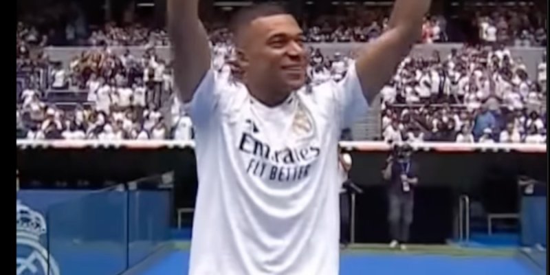 Kylian Mbappé ovationné à Madrid, la réaction de sa mère Fayza surprend