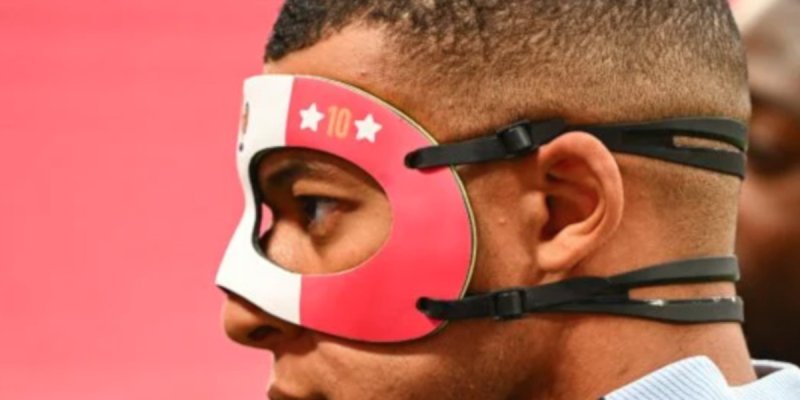 Kylian Mbappé masqué pour son retour : « Enfin un coming Out »