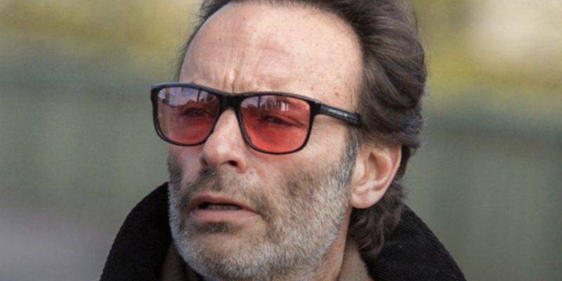 L'hommage bouleversant d'Anthony Delon lors des obsèques de son père