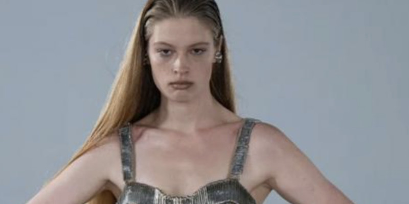La fille d'Elon Musk, un détail choc à la Fashion Week