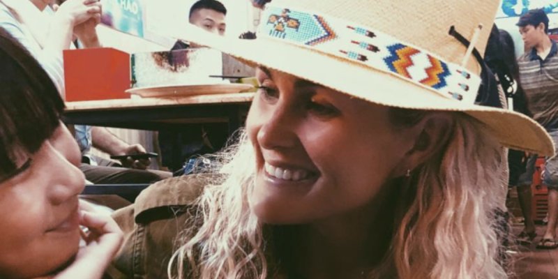 Laeticia Hallyday au Vietnam pour une mission solidaire