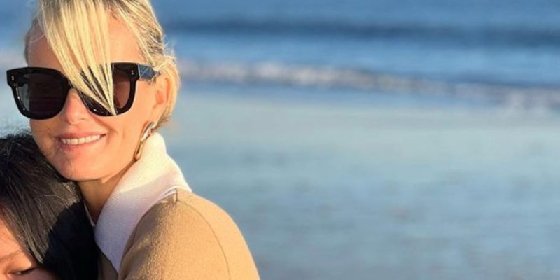 Laeticia Hallyday émue aux larmes : Une surprise de taille concoctée par Nikos Aliagas dans La Chanson Secrète