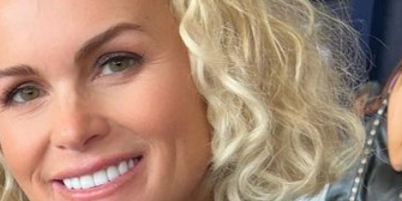 Laeticia Hallyday, mal à l'aise à Paris, surprenant silence à la naissance du fils d'Ilona Smet