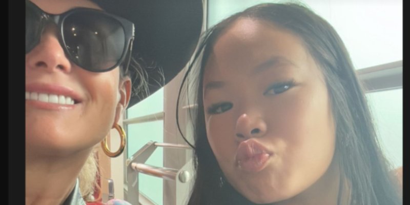 Laeticia Hallyday et sa fille Joy à Paris : un nouveau départ ?