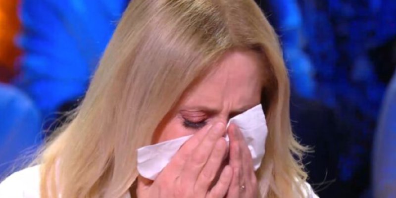 Lara Fabian en larmes chez Faustine Bollaert