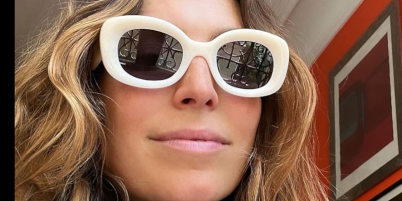 Laury Thilleman savoure sa liberté post-rupture avec Juan Arbelaez à Roland-Garros