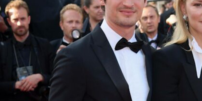 Le courage inattendu de Niels Schneider : comment Gaspard Ulliel l'a inspiré pour sauver Virginie Efira lors d'une soirée à Cannes