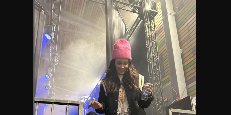 Les blessures secrètes de Jenifer, lynchée par ses amis, elle accuse le coup, Nikos Aliagas à la rescousse