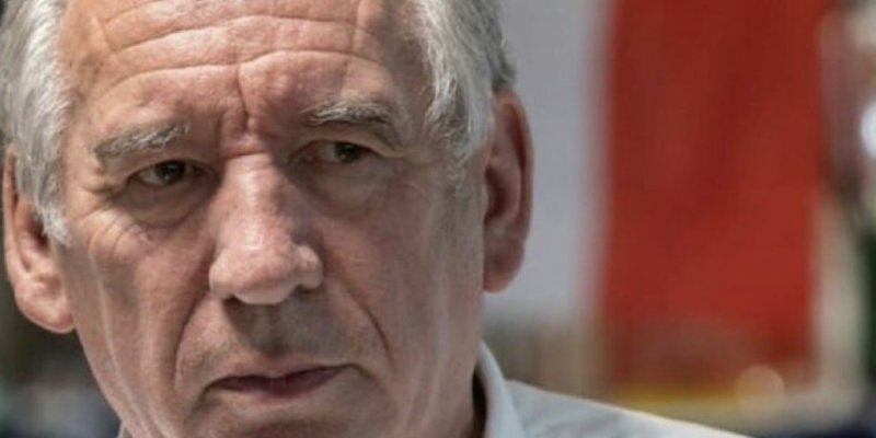 Les dessous des négociations entre François Bayrou et Emmanuel Macron