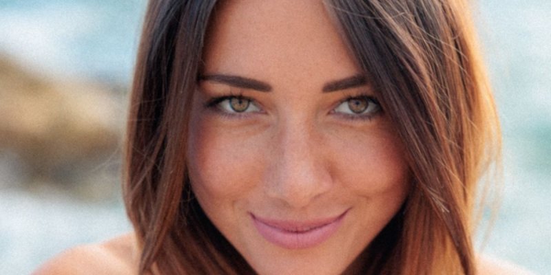Les secrets sombres de Delphine Wespiser : La Miss brisée par une rupture brutale