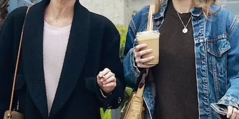 Lily-Rose Depp « consolée » par Vanessa Paradis après sa rupture, retrouvailles à Los Feliz (photo)