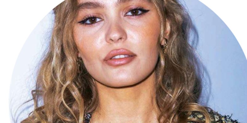 Lily-Rose Depp quitte Camille Cottin - retrouvailles avec Johnny Depp à Versailles