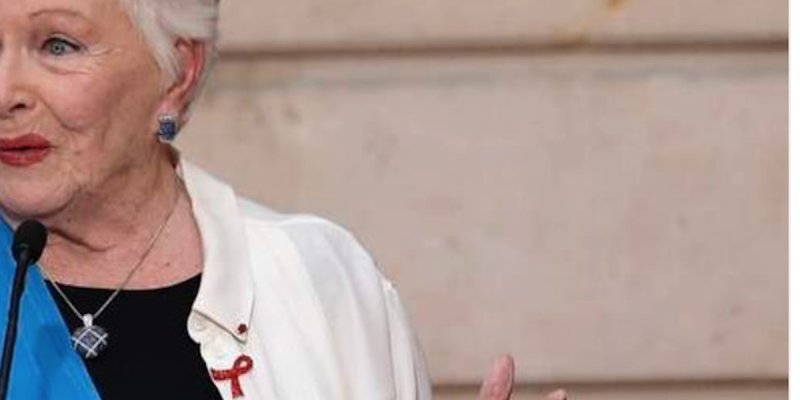 Line Renaud honorée grâce à Brigitte Macron, sa mise au point
