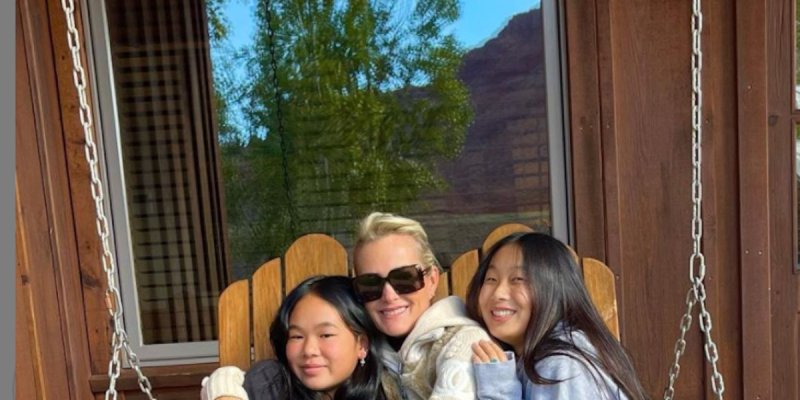 Loin de Jalil Lespert, Laeticia Hallyday s'affiche avec un célèbre acteur en Arizona, photo qui en dit long