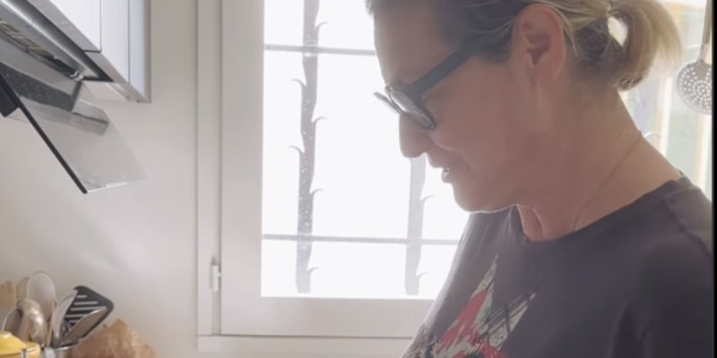 Luana Belmondo retrouve le sourire grâce à son fils Alessandro sur l'Île de Ré