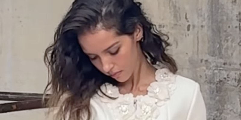 Lyna Khoudri en couple avec Karim Benzema ?