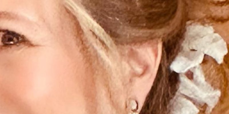 Mariage secret pour la sœur de Carla Bruni, Consuelo Remmert, dans une robe en dentelle qui a fait sensation (photo)