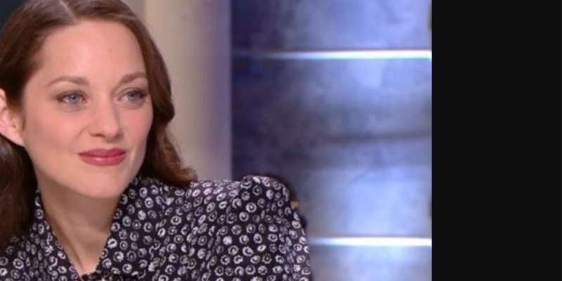 Marion Cotillard se moque de François Hollande : le malaise à la Fête de la musique (vidéo)