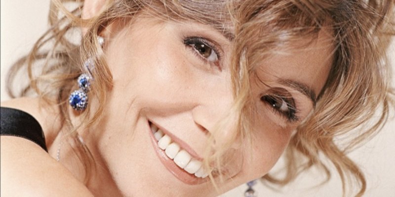 Maserati, Crazy Horse… Clotilde Courau se livre comme jamais