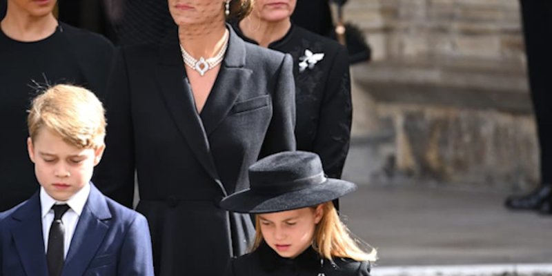 Meghan Markle amusée à l'abbaye de Westminster - Etrange dispute de George et Charlotte