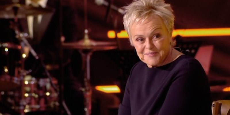 Muriel Robin salue la mémoire de Yves Rénier, cette croisade qu'il lui permis d'engager