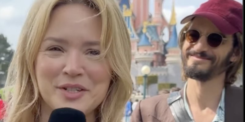 Niels Schneider méconnaissable à Disneyland aux côtés de Virginie Efira 