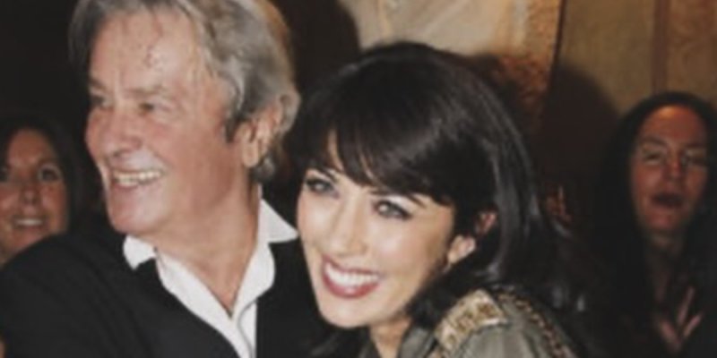 Nolwenn Leroy et Alain Delon : deux destins marqués par l'abandon