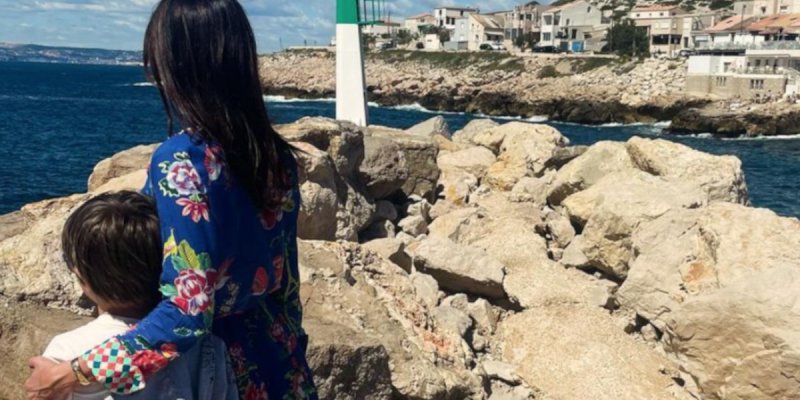 Nolwenn Leroy et son fils Marin, témoins privilégiés de l'arrivée de la flamme olympique à Marseille