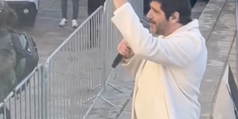 Patrick Fiori : Le geste symbolique du Pape François à Ajaccio (vidéo)