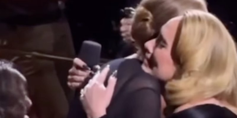 Adele émue aux larmes en retrouvant Céline Dion à Las Vegas