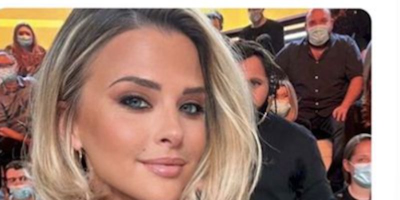 « Bande de oufs », Kelly Vedovelli furax après la publication d'une photo intime