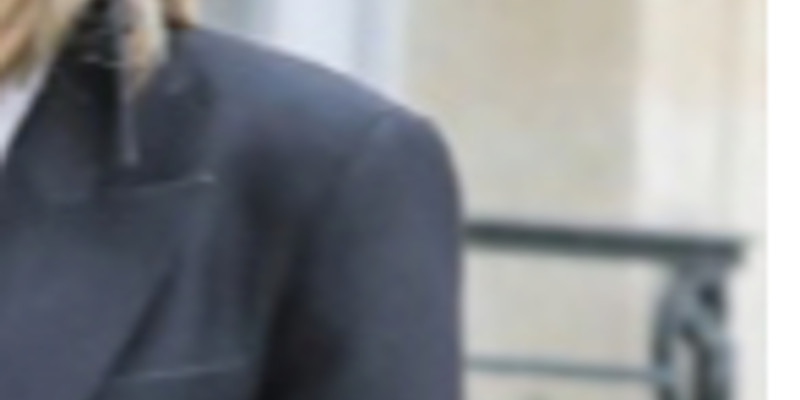 Brigitte Macron intrigue à l'Élysée - elle retombe en adolescence, la photo en dit long