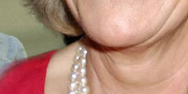 Camilla Parker-Bowles, experte en bijoux royaux, porte la bague que Meghan Markle aurait voulue