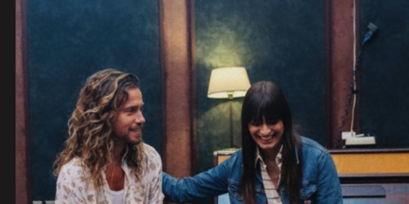 Clara Luciani, surprenante confidence sur ses liens avec Julien Doré