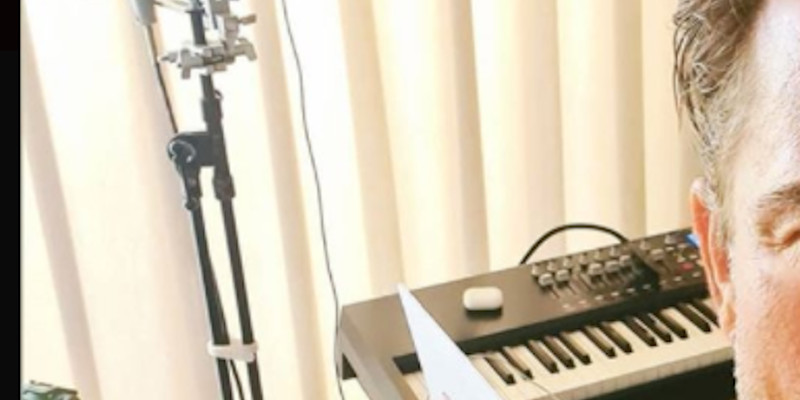 David Hallyday - rides disparues - coup de jeune - transformation pour son été en studio (photo)