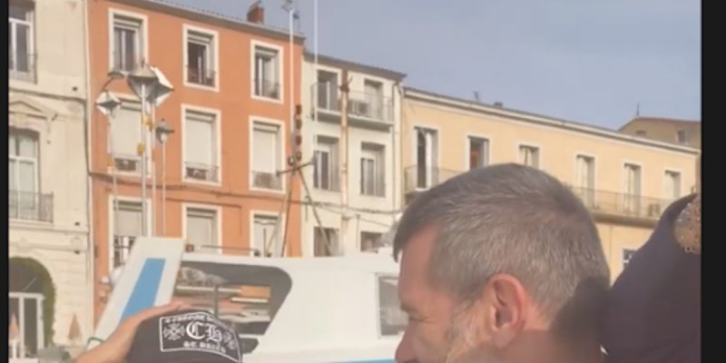 Jalil Lespert adopté par la mère de Laeticia Hallyday, rencontre à Sète