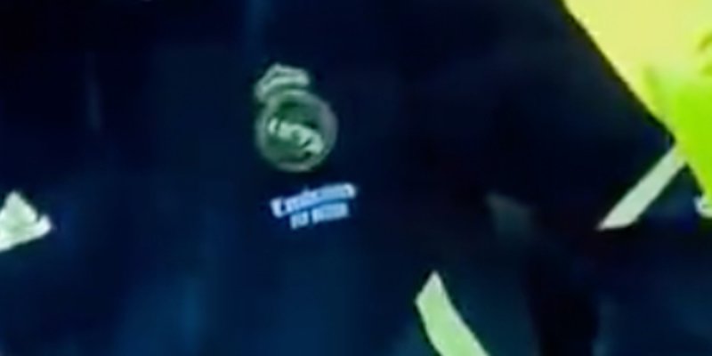 Karim Benzema - sa rencontre émouvante avec avec mascotte à Stamford Bridge, curieux parallèle avec Arsenal (photo)