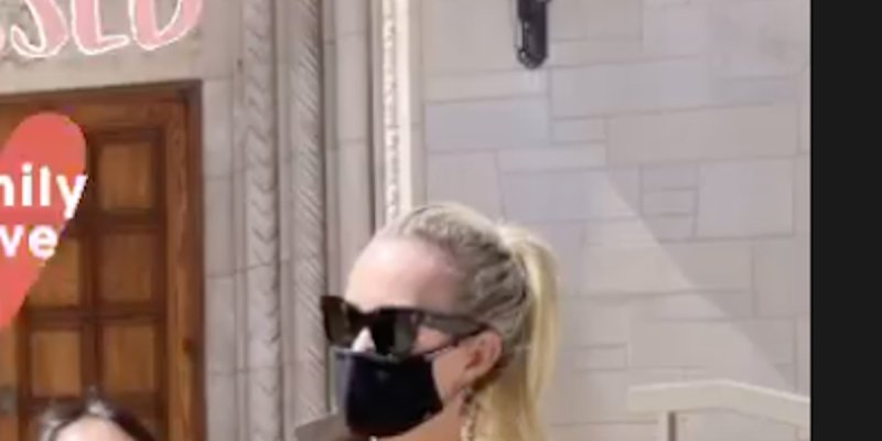 Laeticia Hallyday officialise la relation de Jade et Michael-Sean, cette familiale à l'église de Santa Monica