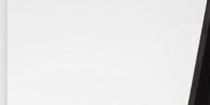 Laeticia Hallyday vide les placards - Objets « intimes » proposés au fans