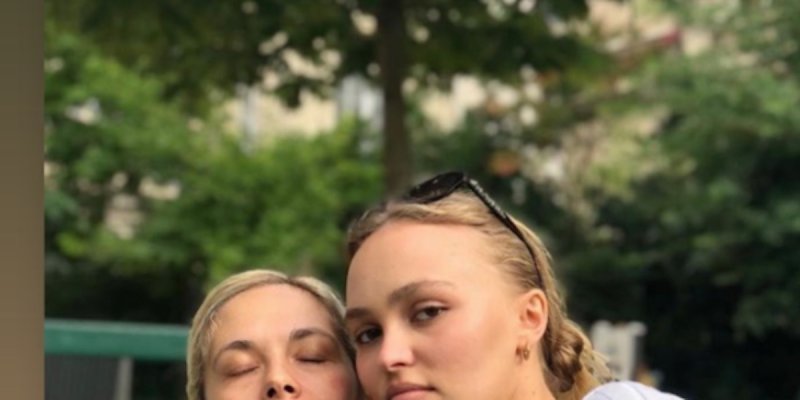 Lily-Rose Depp, de retour à Paris, sa visite à Alysson Paradis immortalisée